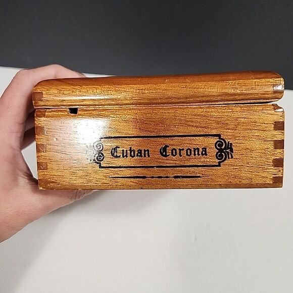 Arturo Fuente Corona Hand Made In Dominican Republic Box - Picture 5 of 16